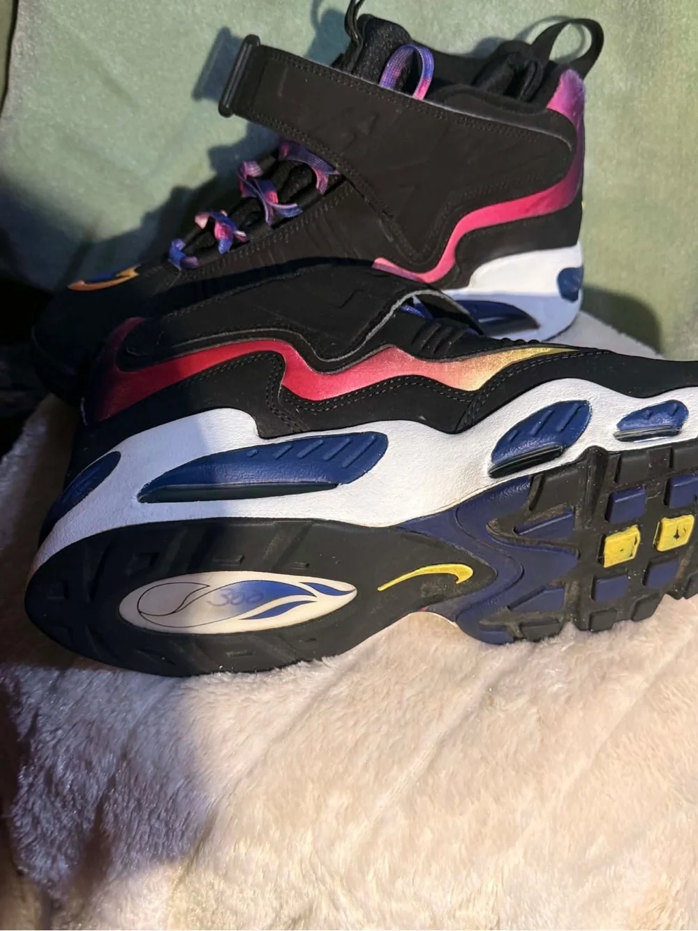 Nike Men’s air Griffey max 1 LA with Blue, Pink, Yellow and Orange Accents sz 12